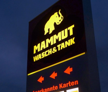 Pylon EGOTYP Line R1 MAMMUT Wasch und Tank - Rommel Spedition - Hotel Montana